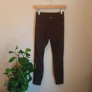 Lululemon merlot colored athletic capris